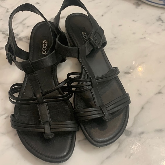 ECCO size 37 black leather strap oh sandal great condition - Picture 1 of 8